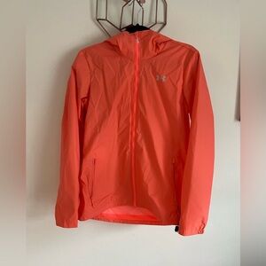 Under Armour Ladies Sz M Women’s Stormproof Windbreaker, with hood, in EUC